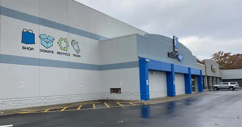 Goodwill bins and goodwill outlets in Muskegon, Michigan